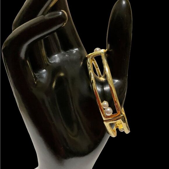 Gold Pearl Bracelet   - Picture 1 of 6